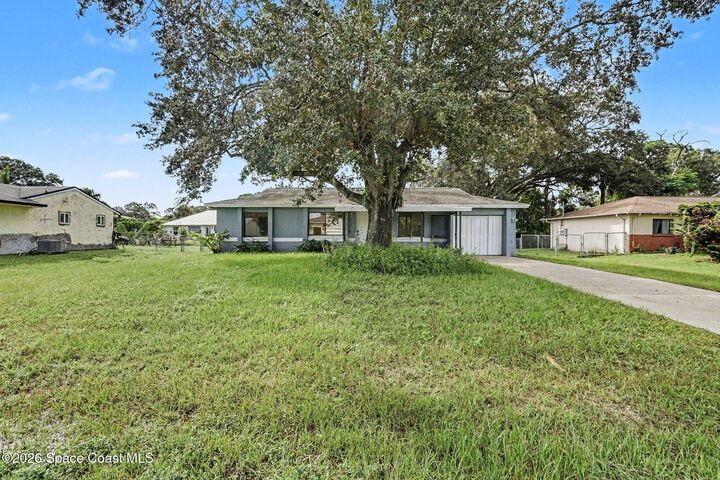 Property Photo: 942 NW Sorrel Street NW FL 32907