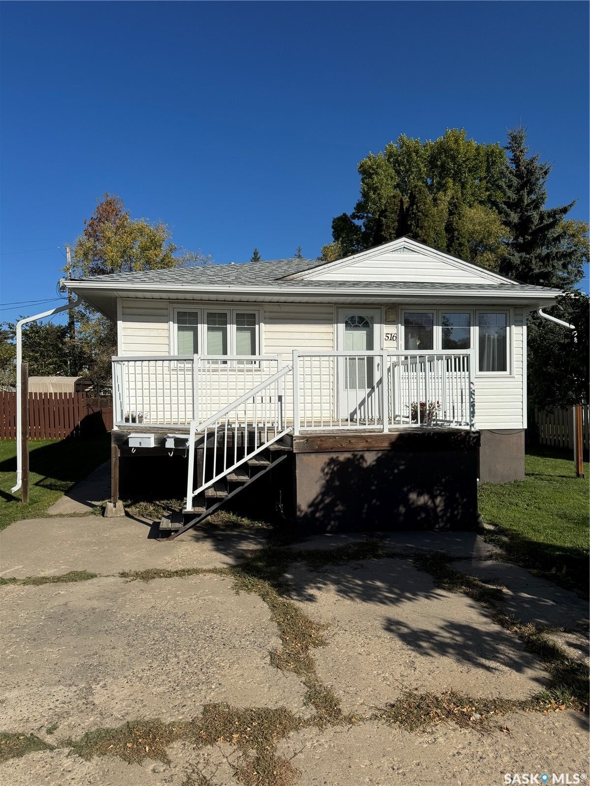 Property Photo:  516 26th Street E  SK S6V 1V5 