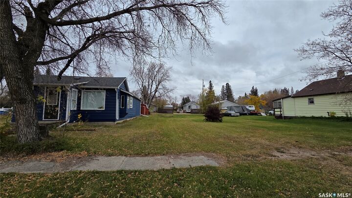 Property Photo:  306 3rd Street  SK S0E 1P0 