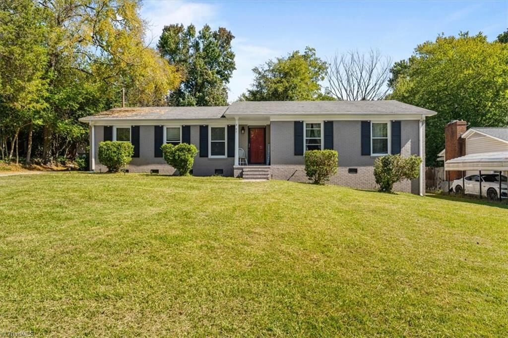 Property Photo:  2507 Dumfries Road  NC 27407 