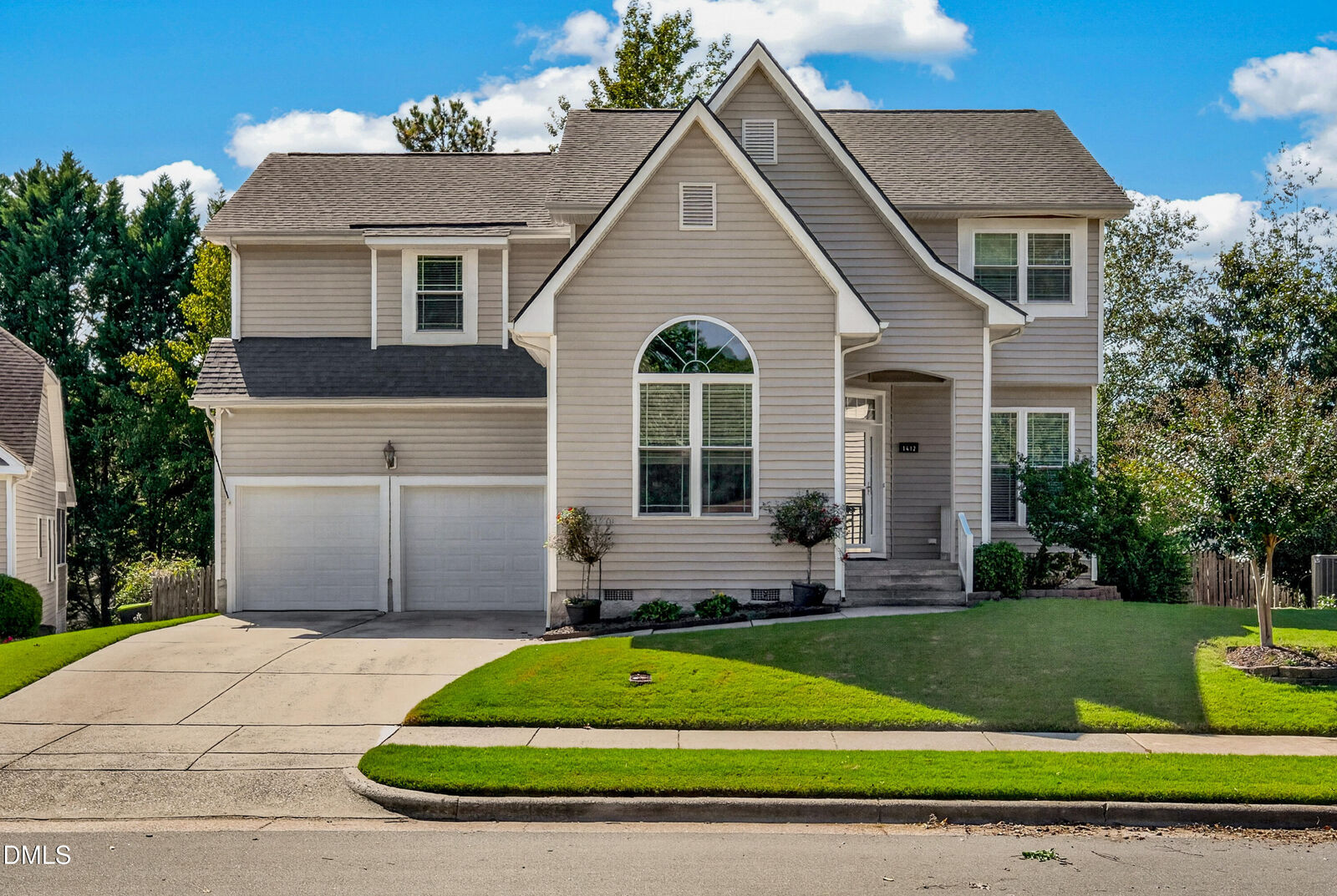 Property Photo: 1412 Willow Leaf Way NC 27502