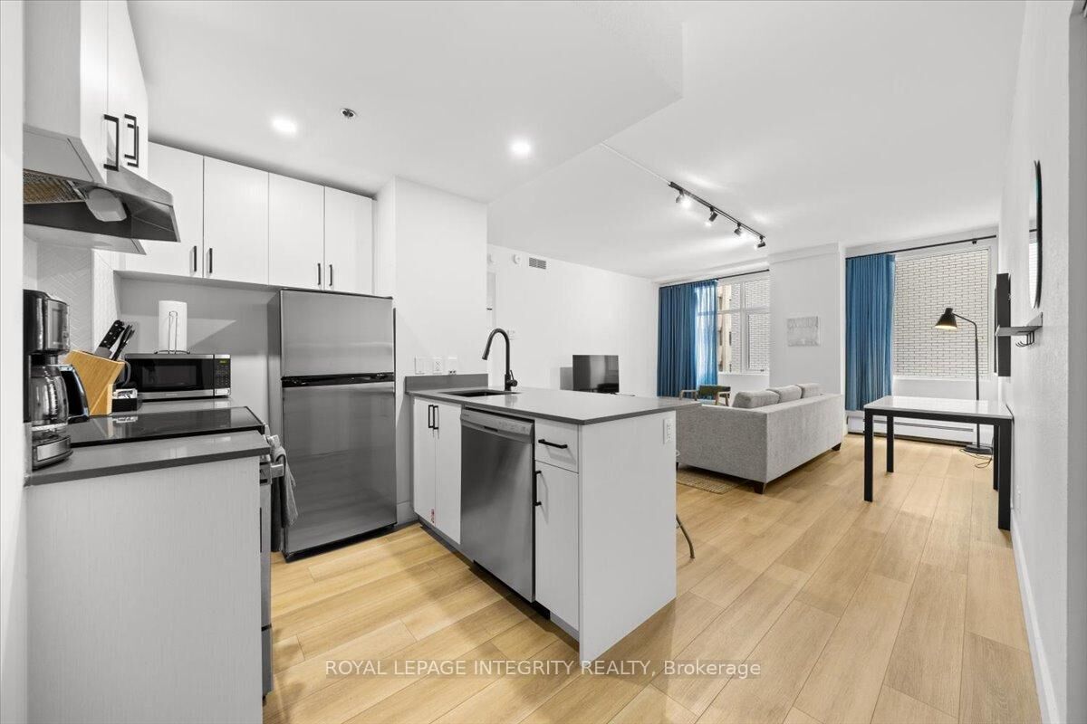 Property Photo:  161 Laurier Avenue W 1204  ON K1P 5J2 