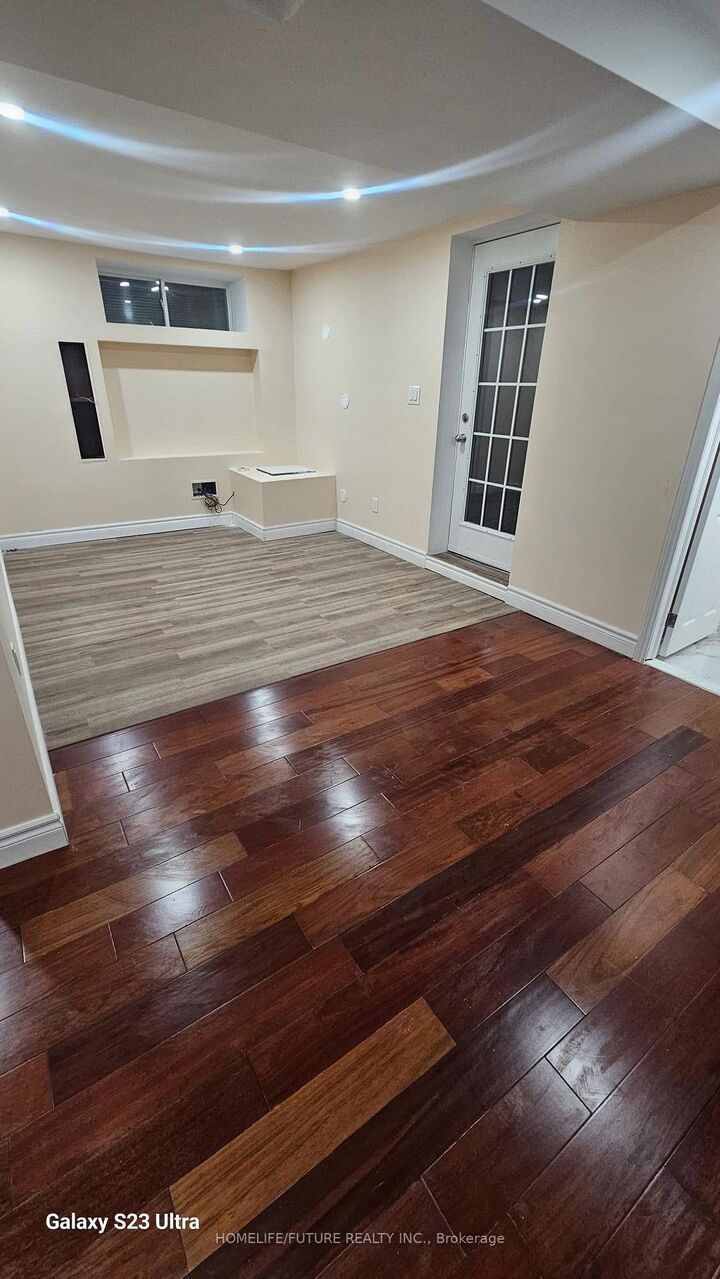 Property Photo: 1296 Margate Drive Bsmt ON L1K 2S5