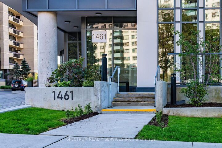 Property Photo:  1461 Lawrence Avenue 307  ON M6L 0A6 
