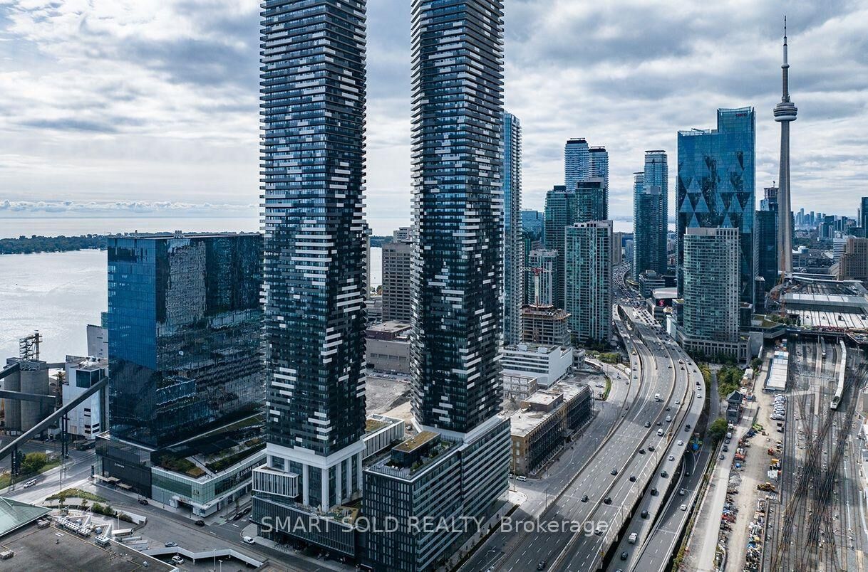 Property Photo:  55 Cooper Street 5502  ON M5E 0G1 