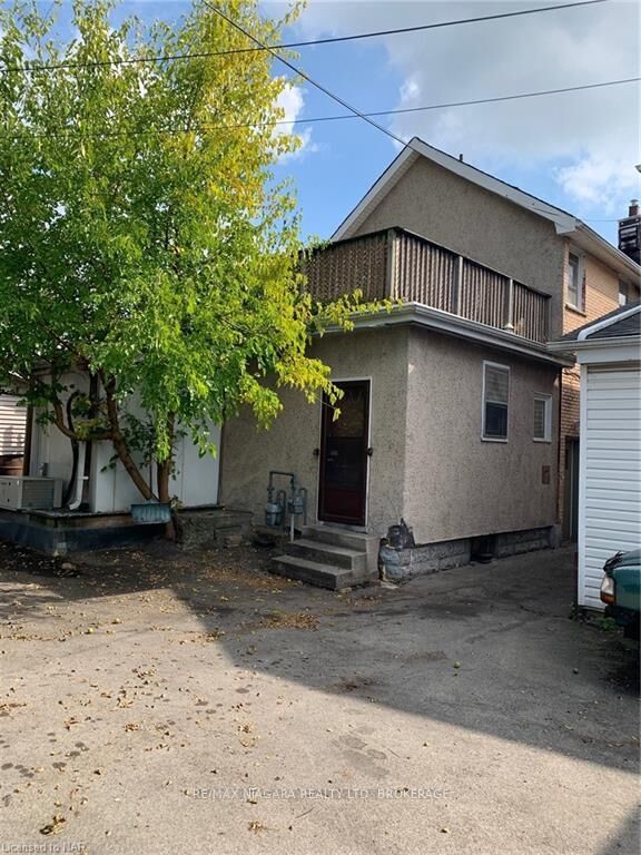 Property Photo:  256 East Main Street Upper  ON L3B 3W9 