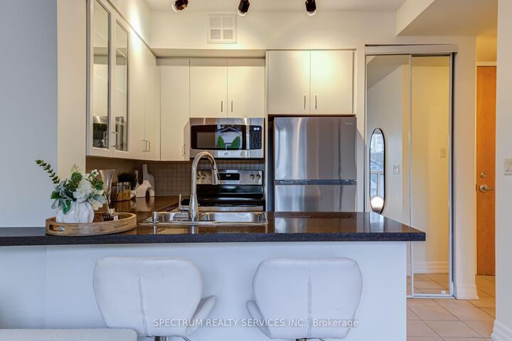 Property Photo: 70 Alexander Street ON M4Y 3B6