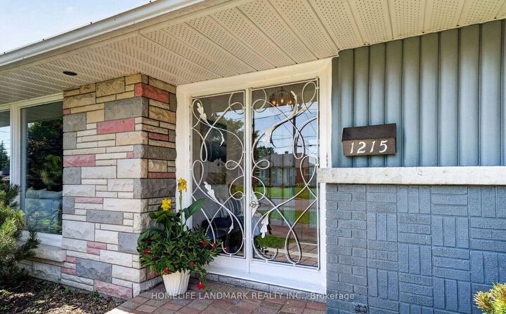 Property Photo: 1215 Princess Street ON K6J 1S2