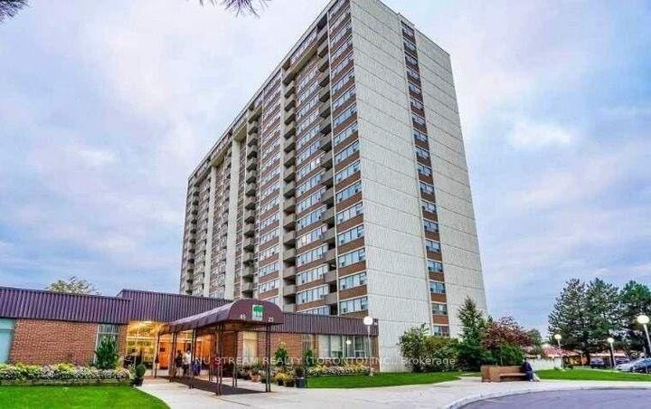 Property Photo: 25 Silver Springs Boulevard 1204 ON M1V 1M9