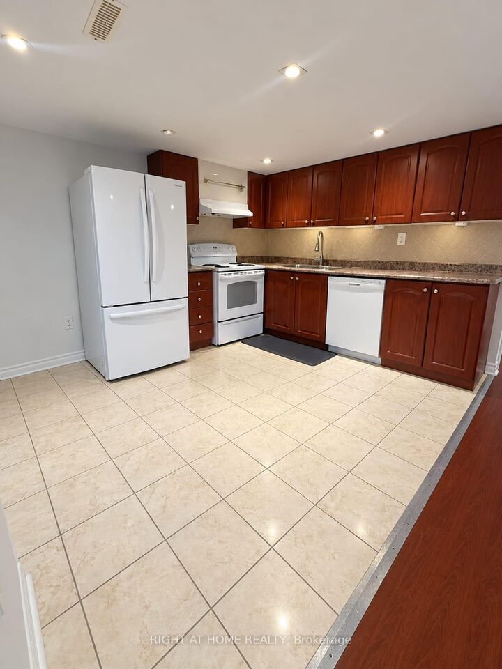 Property Photo: 23 Lark Crescent Walkout Basement ON L4S 2N1
