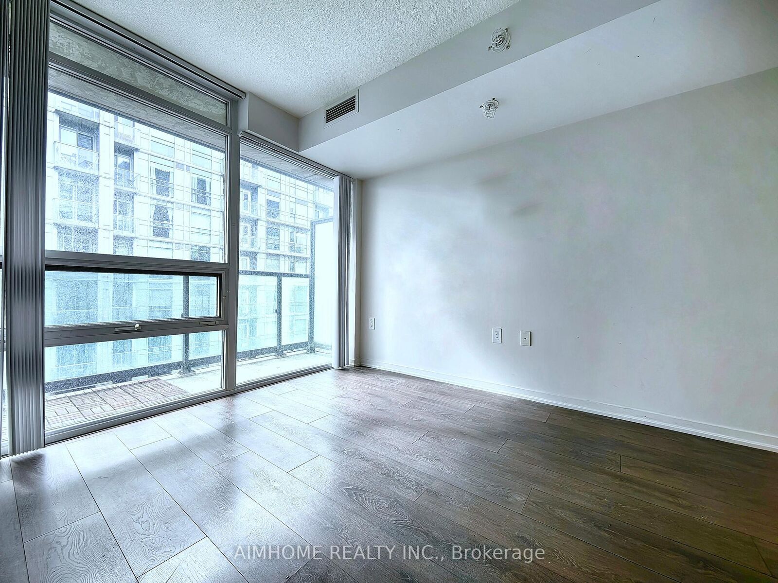 Property Photo: 36 Lisgar Street 1916 ON M6J 0C7