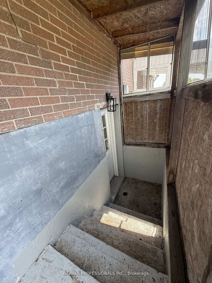 Property Photo: 23 Dunwich Place Basement ON L6T 1K3