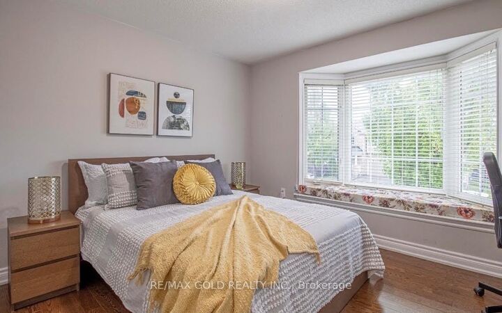 Property Photo:  22 Roy Rainey Avenue  ON L6E 2B5 