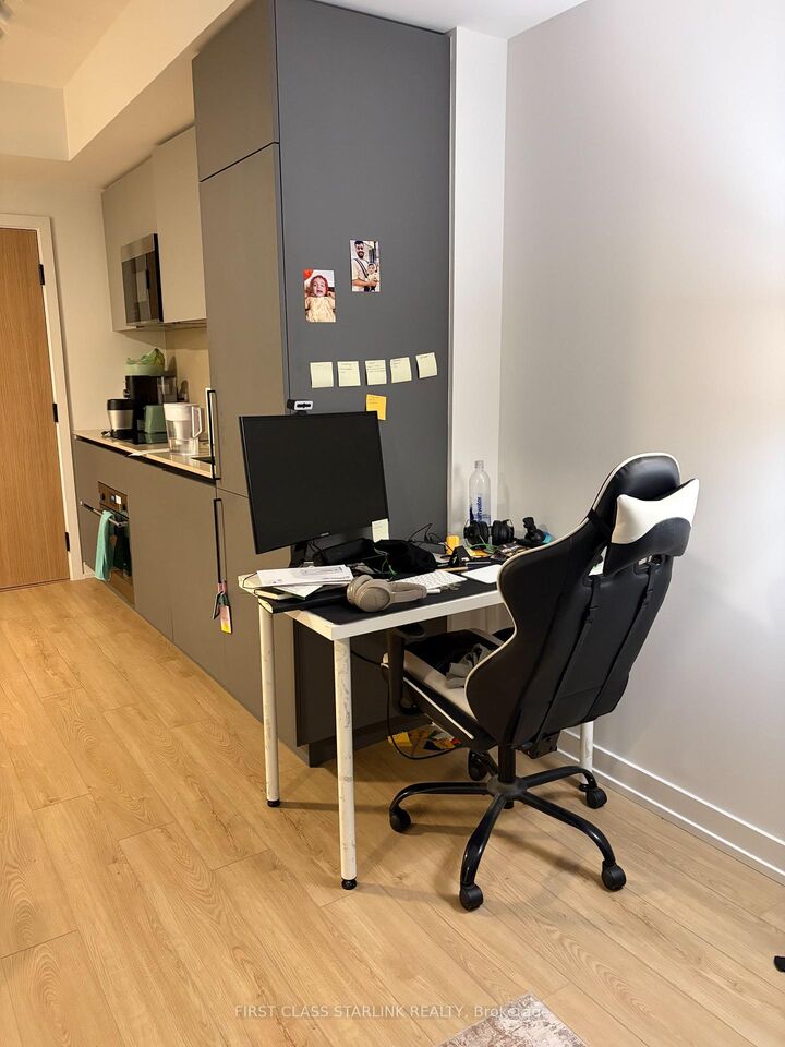 Property Photo:  35 Parliament Street 817  ON M5A 0Z5 