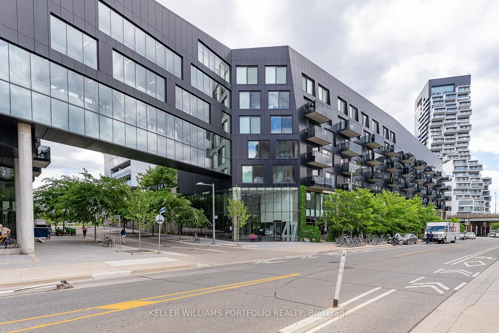 Property Photo:  47 Lower River Street 636  ON M5A 0G1 