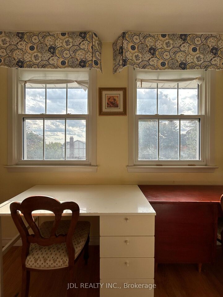 Property Photo:  3 Butterfield Dr Drive One Bedroom 2nd Floor  ON M3A 2L9 