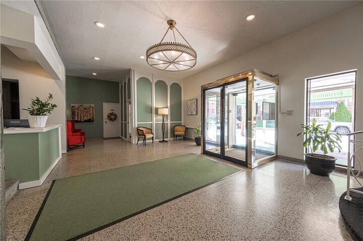Property Photo: 144 N Dithridge St 207 PA 15213