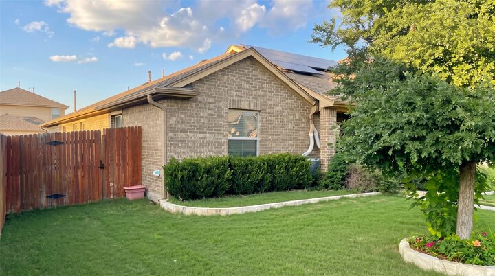 Property Photo: 612 Palo Duro Loop TX 78664