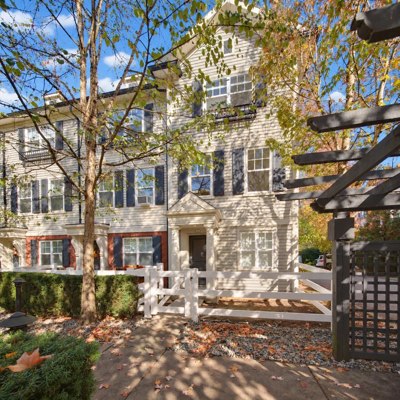 Photo de la propriété:  2495 Davies Avenue 43  BC V3C 0B2 