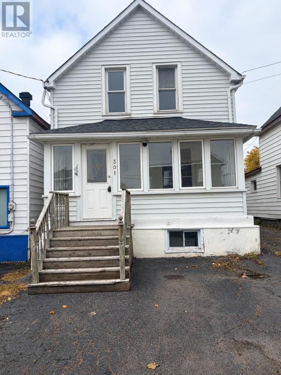 Property Photo:  301 Beverley St  ON P6A 1S3 