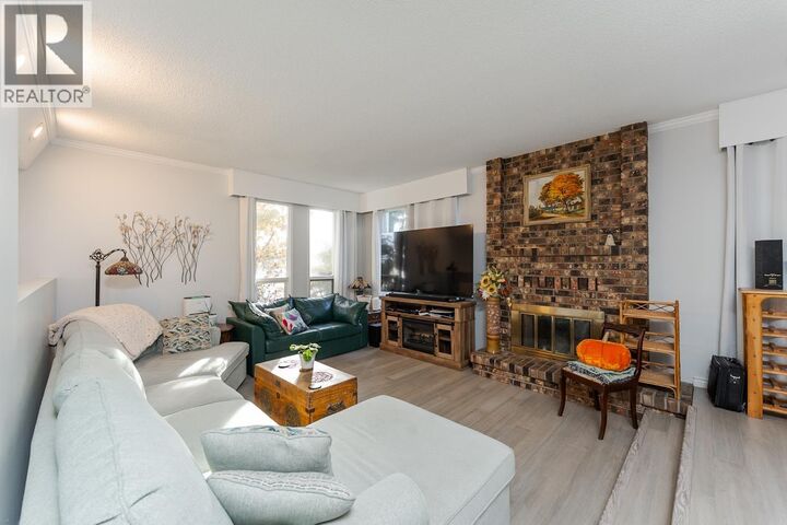 Property Photo:  2941 Oakridge Crescent  BC V2K 3Y2 