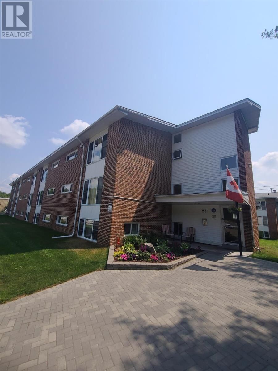 Property Photo:  23 Mississauga Ave # 6  ON P5A 1E1 