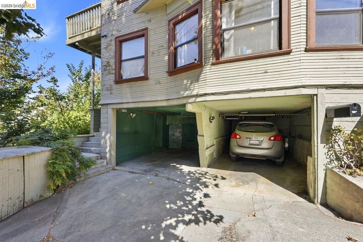 Property Photo: 170 Vernon Ter CA 94610