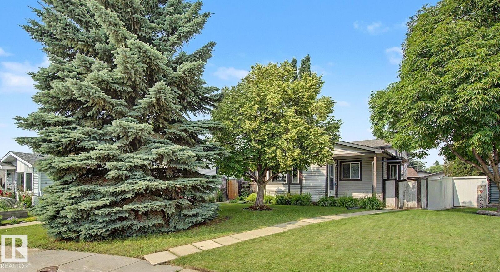 Property Photo:  30 Matthew Road  AB T7X 2R2 