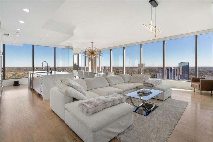 Property Photo:  3630 Peachtree NE 2204  GA 30326 