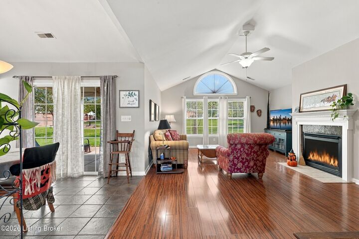 Property Photo:  6505 Park Club Cir  KY 40229 
