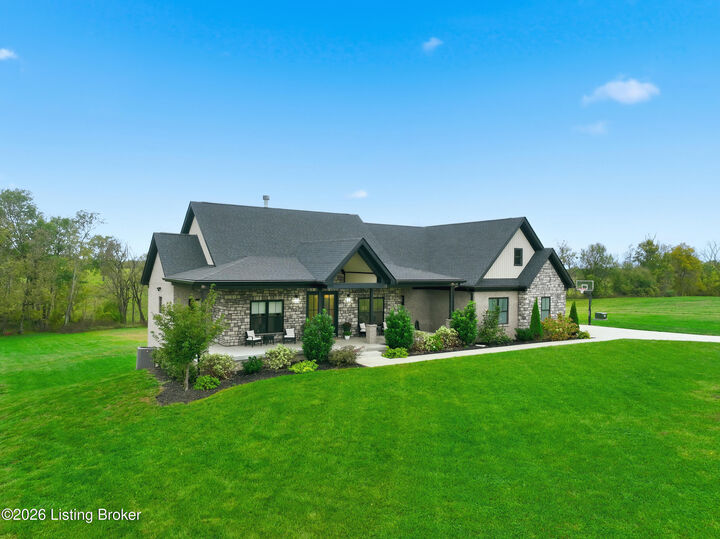 Property Photo:  825 S Stallard Dr  KY 40065 