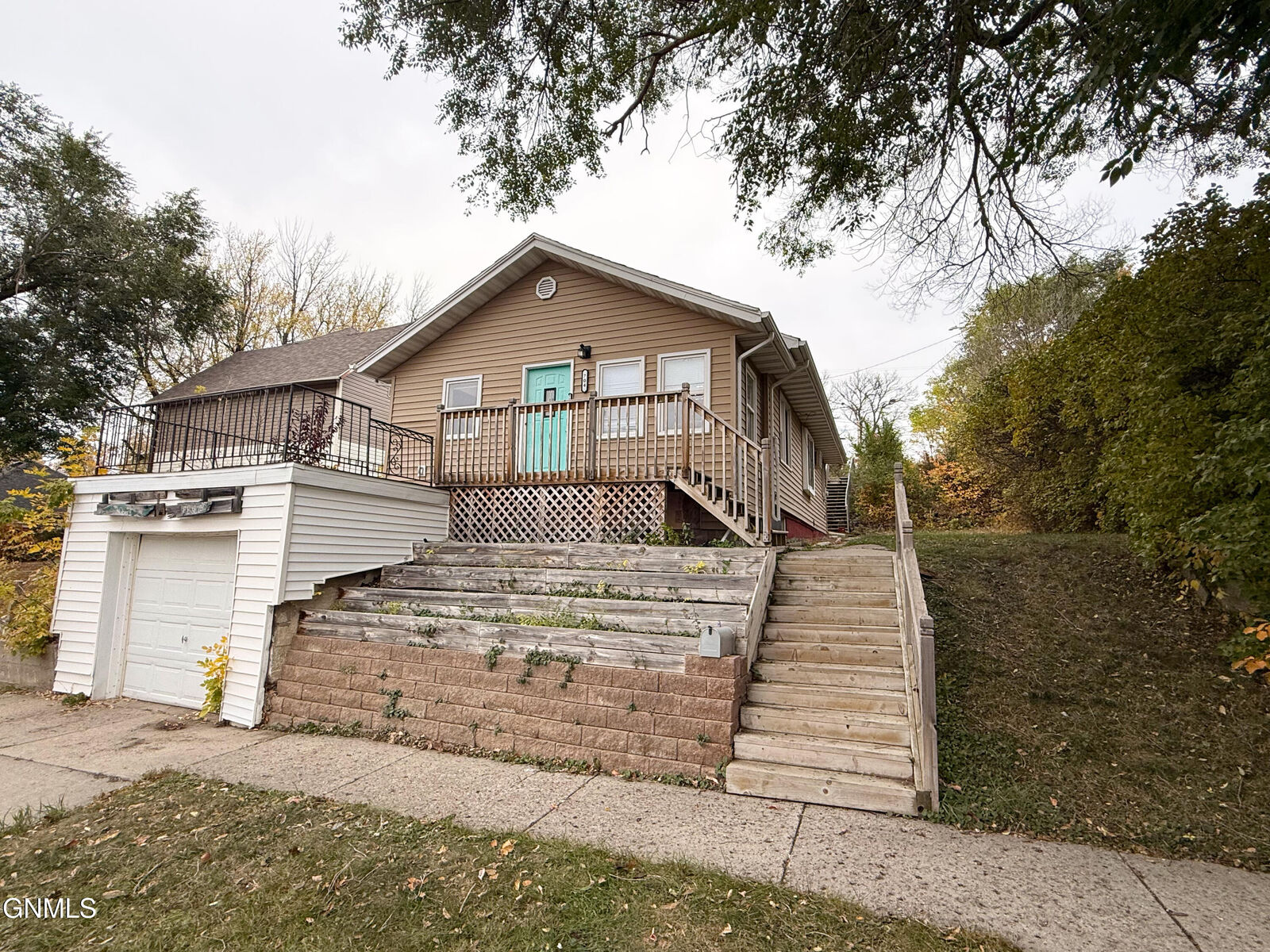 Property Photo:  704 5th Avenue NW  ND 58554 