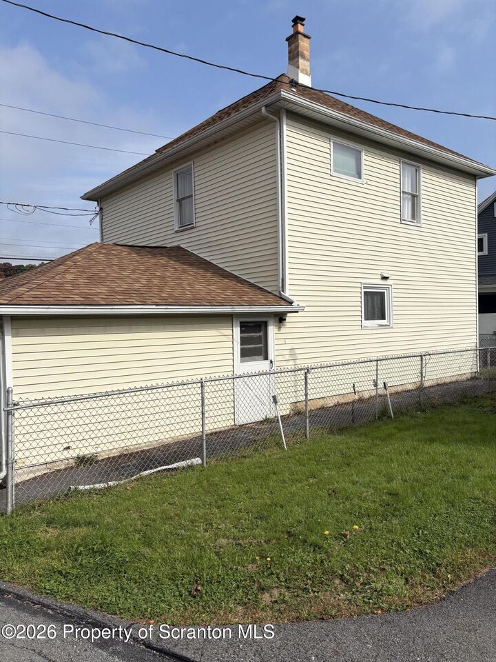 Property Photo:  707 Hickory Street  PA 18452 