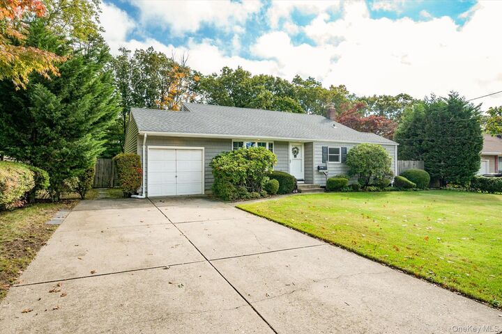 Property Photo:  991 Gardiner Drive  NY 11706 