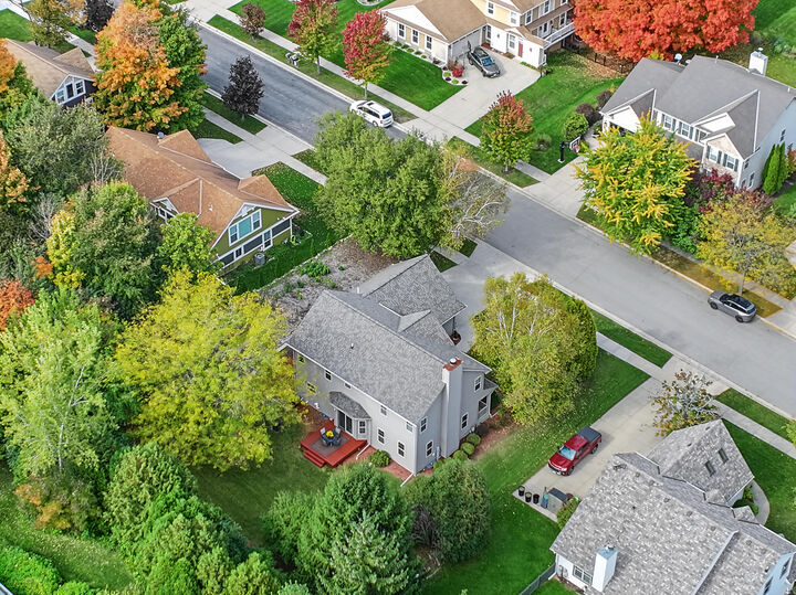 Property Photo:  933 Juniper Ln  WI 53027 