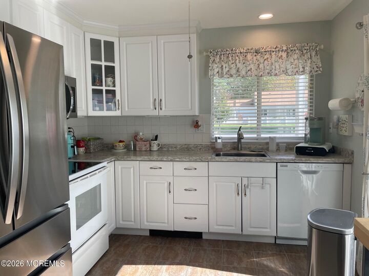 Property Photo: 542B Norwich Court NJ 08759