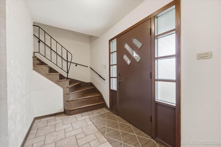 Property Photo:  7008 Blackburn Avenue  IL 60516 