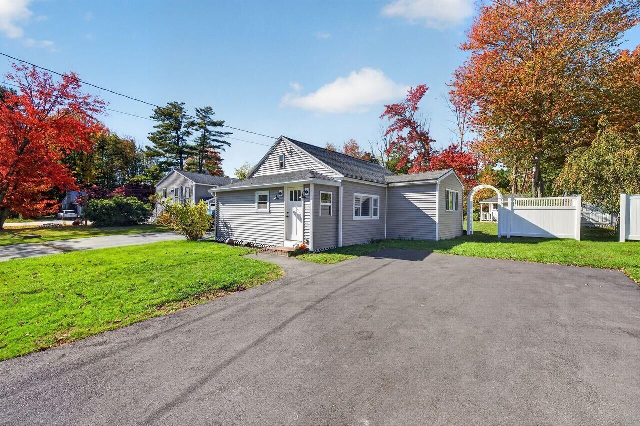 Property Photo:  11 Louise Street  ME 04072 
