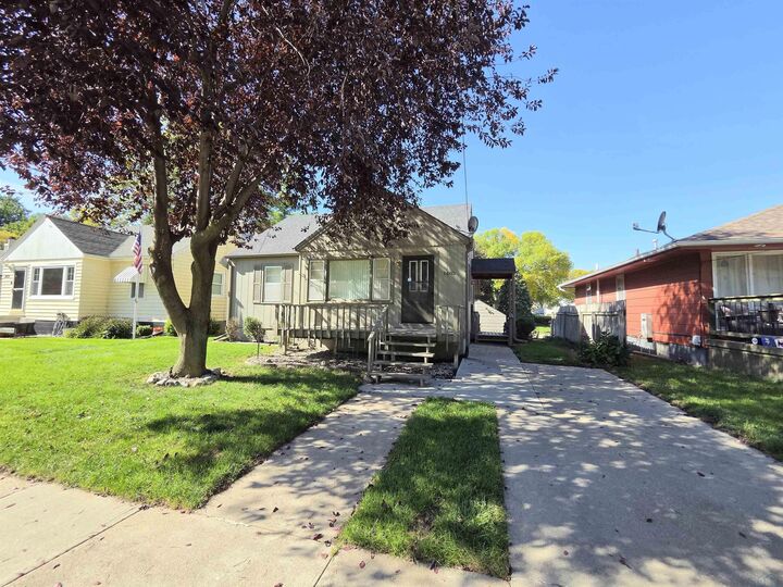 Property Photo:  1605 S Cleveland St  IA 51106 
