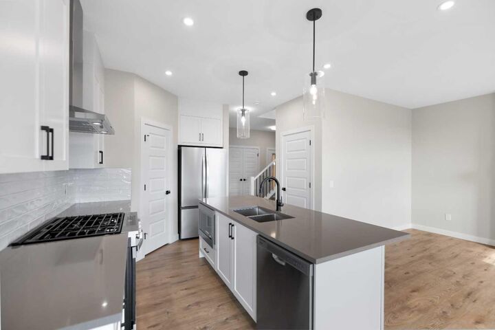 Property Photo:  464 Lewisburg Place NE  AB T3P 2N4 