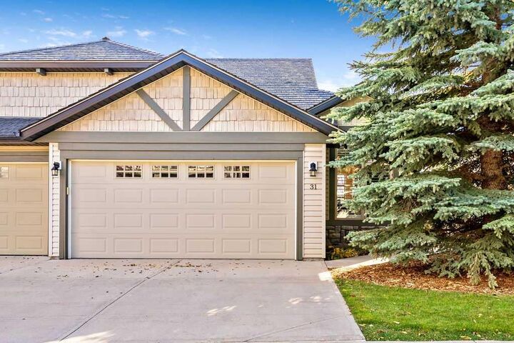 Property Photo:  31 Springbank Terrace SW  AB T3H 4S8 