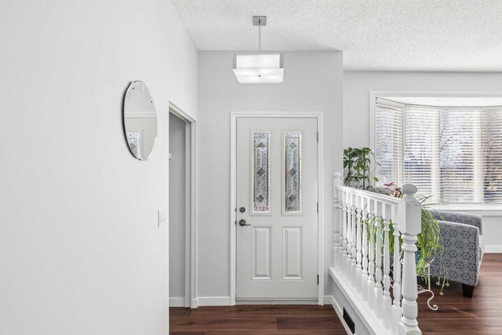 Property Photo:  440 Lynnover Way SE  AB T2C 1L1 