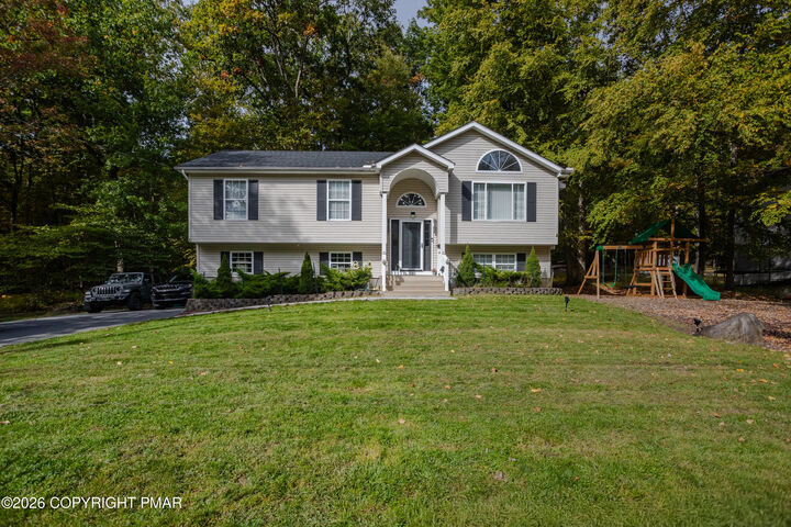 Property Photo:  1111 Hunters Woods Drive  PA 18301 