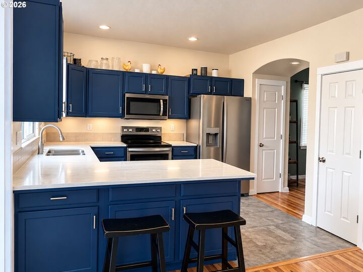 Property Photo: 604 Murin St OR 97402