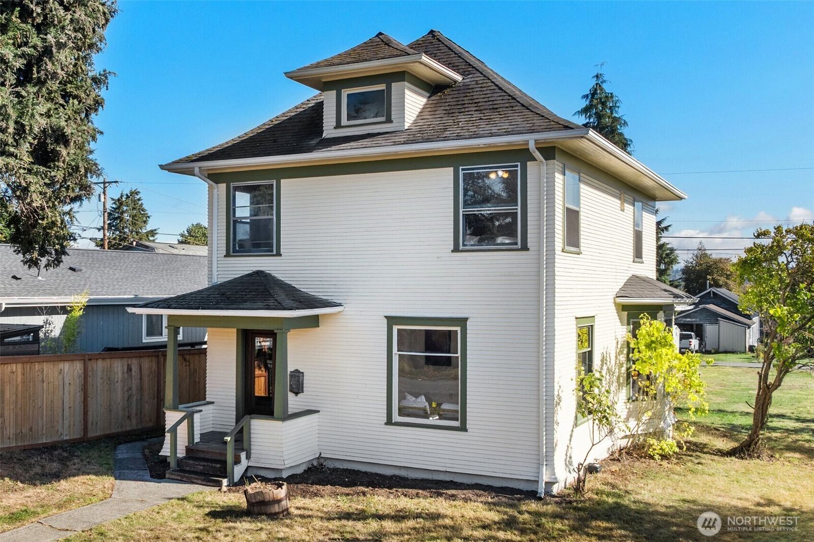 Property Photo: 2305 Harrison Avenue WA 98201