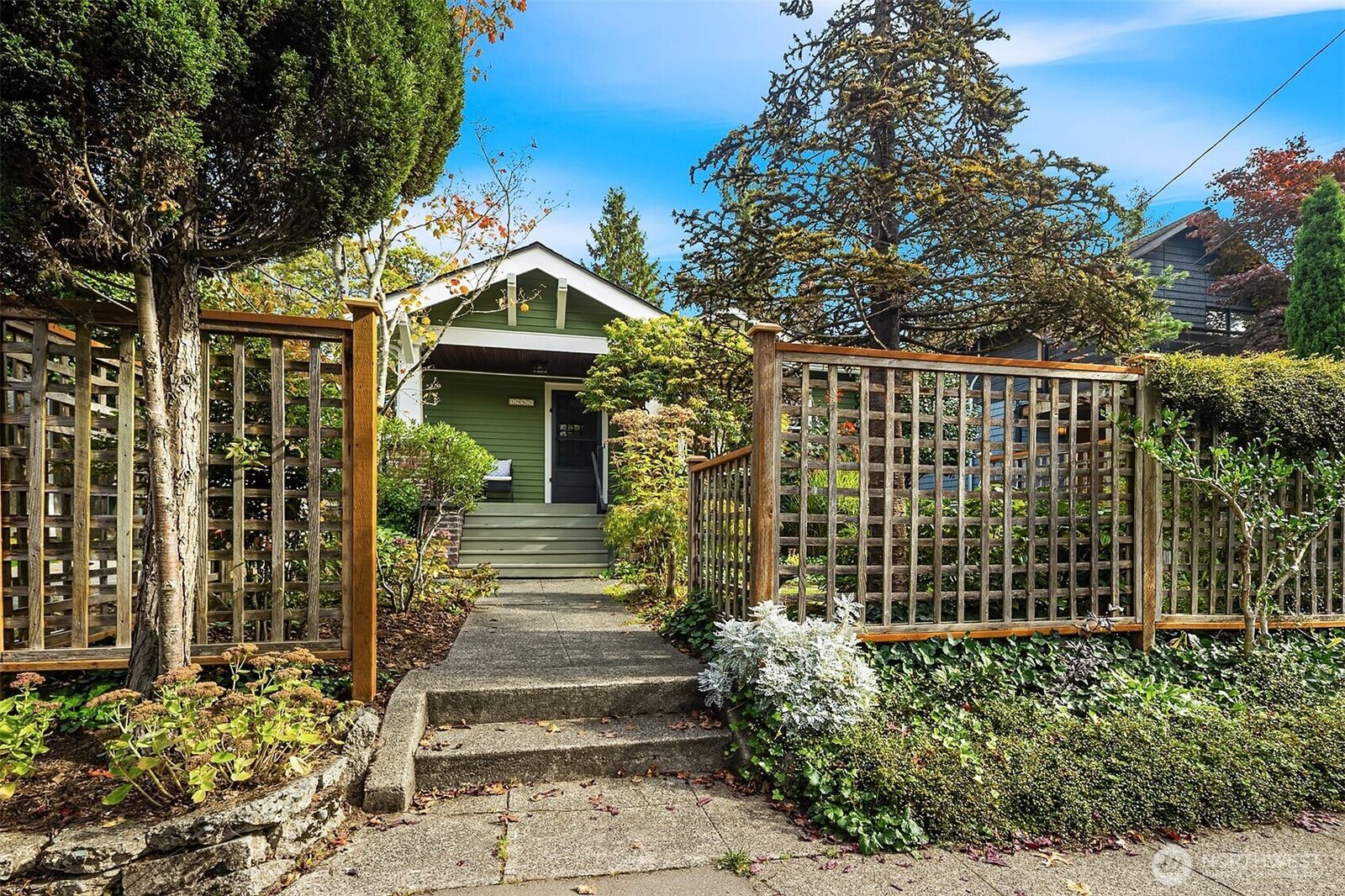 Property Photo:  1960  26th Avenue E  WA 98112 