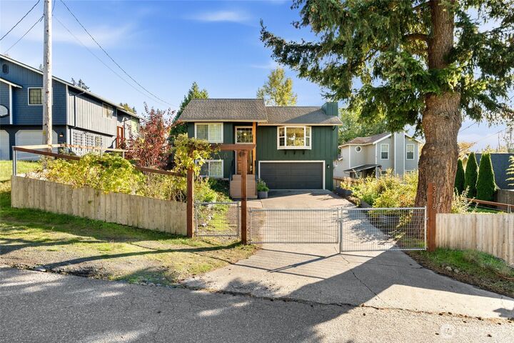 Property Photo: 3418 Lindsay Avenue WA 98229