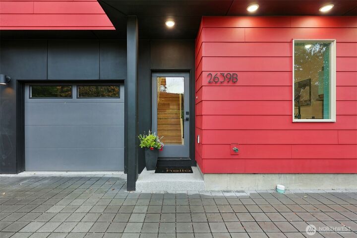 Property Photo:  2639  41st Avenue SW B  WA 98116 