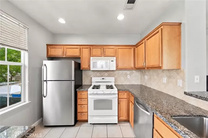 Property Photo:  24124 Victoria 57  CA 91355 