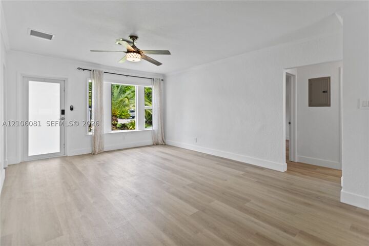 Property Photo:  28 SE 7th St  FL 33004 